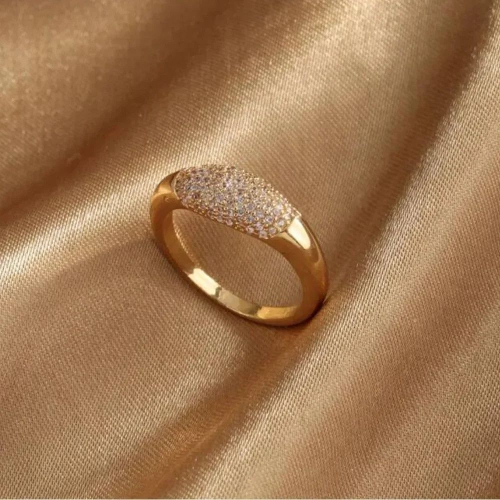 Gold Ring with Sparkling Accents A1517